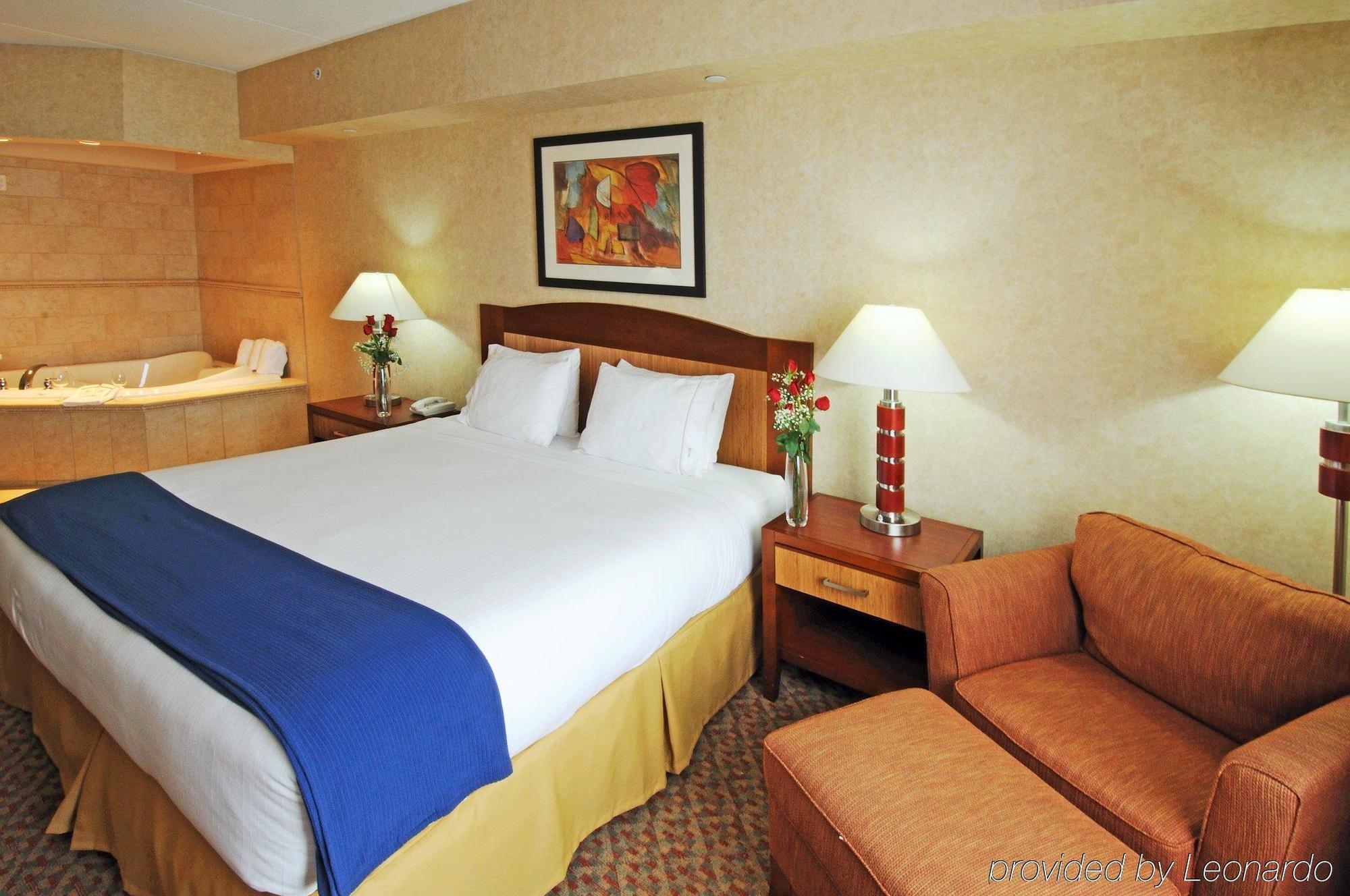 Holiday Inn Express Brampton By Ihg מראה חיצוני תמונה