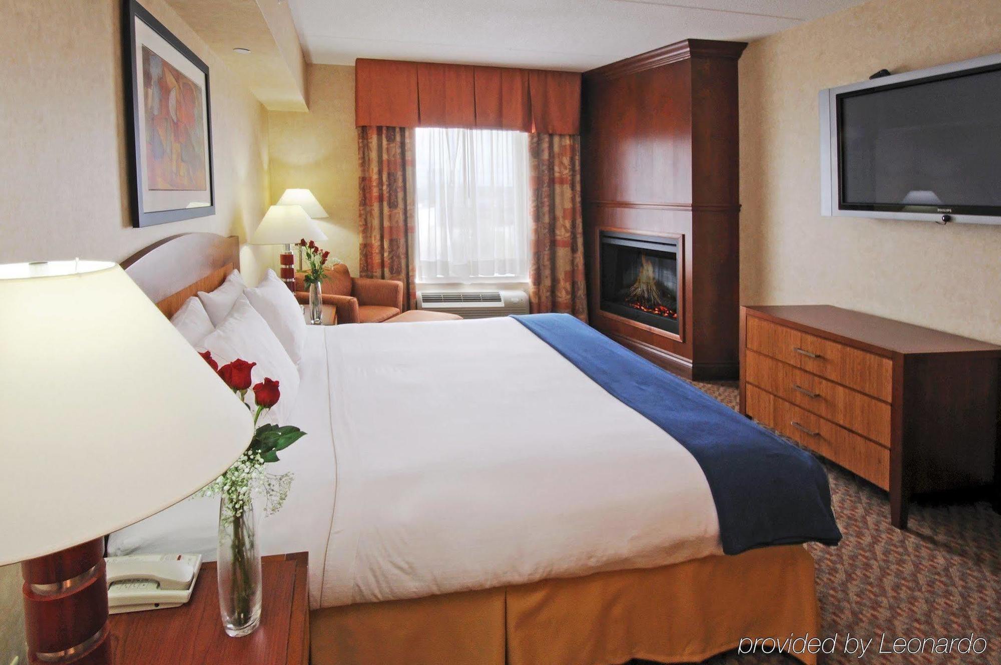 Holiday Inn Express Brampton By Ihg מראה חיצוני תמונה