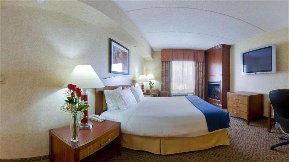 Holiday Inn Express Brampton By Ihg מראה חיצוני תמונה